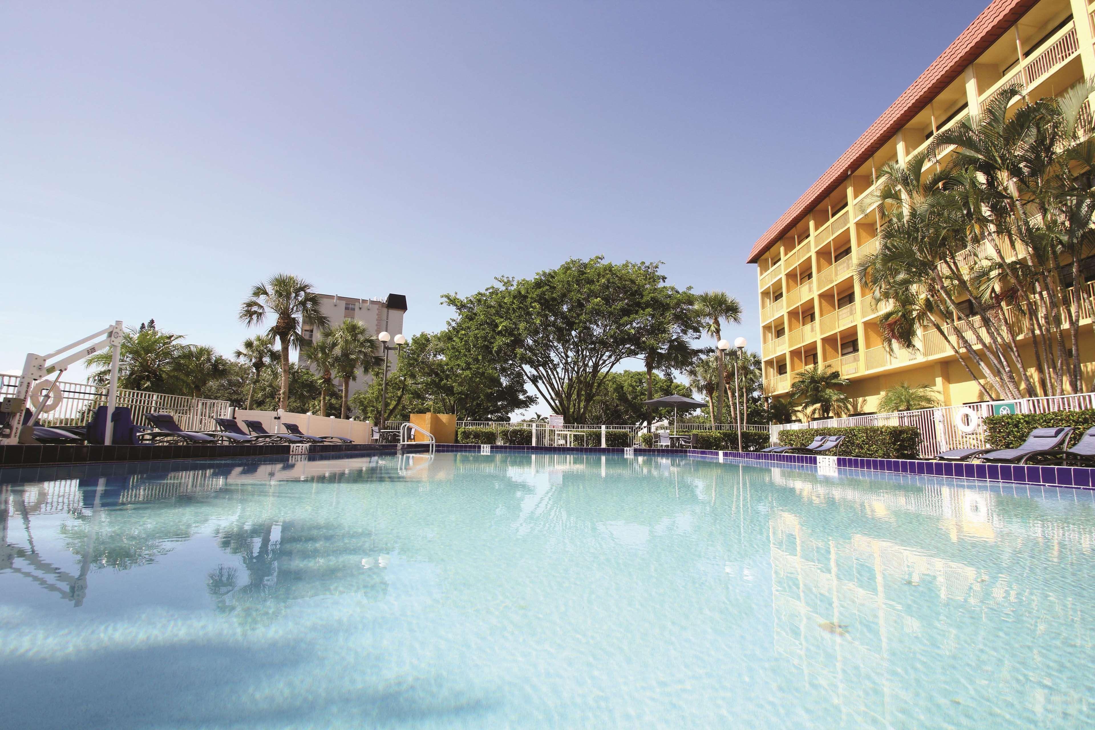 La Quinta By Wyndham Coral Springs University Dr Exterior photo